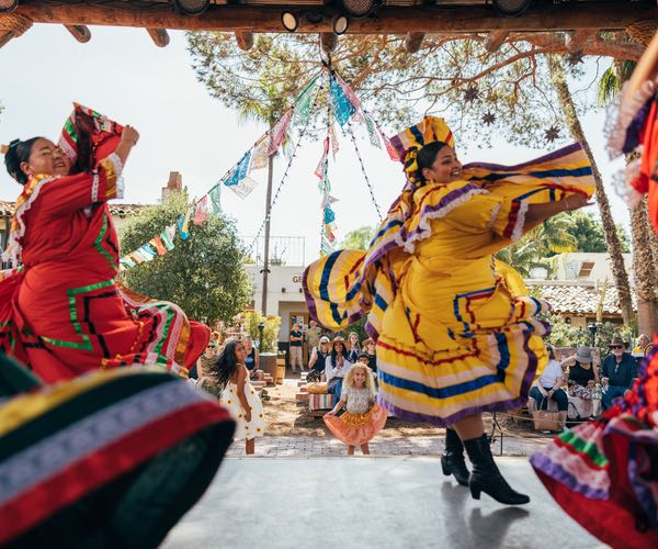 Folklorico dancers at Fiesta de Reyes