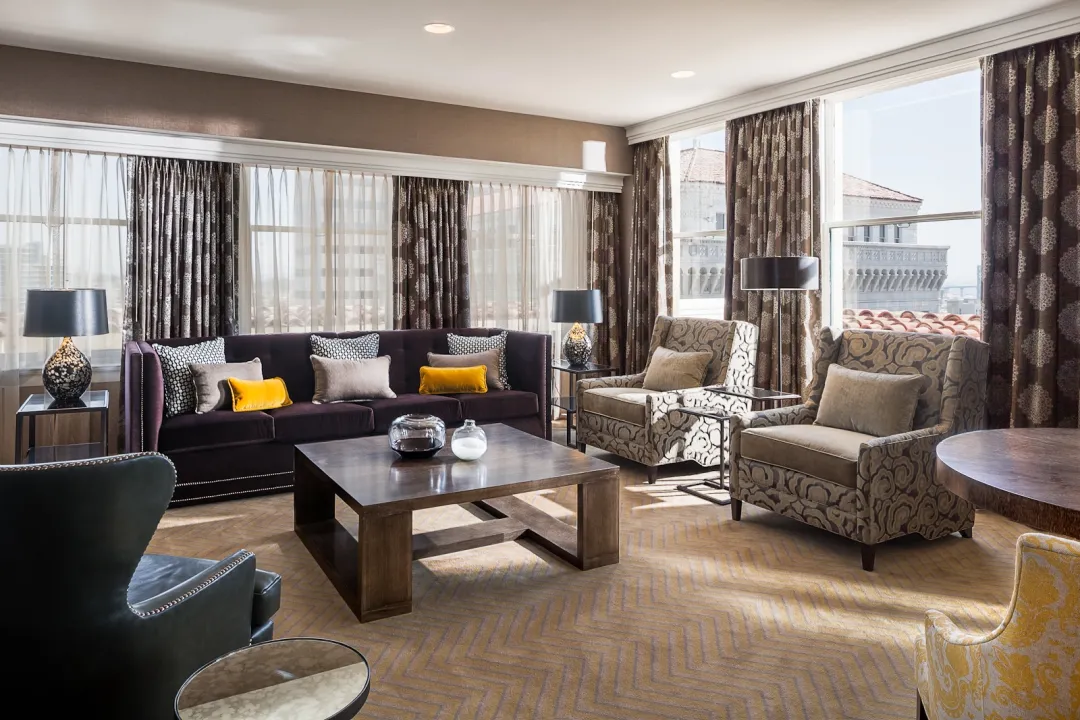 CourtyardbyMarriottDowntown-PresidentialLivingRoom_small.jpg
