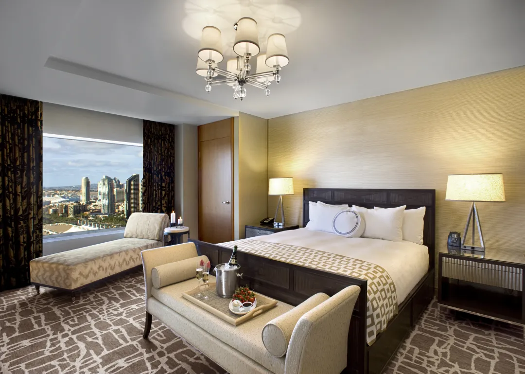 HiltonBayfront-Pres_suite_bedroom.jpg