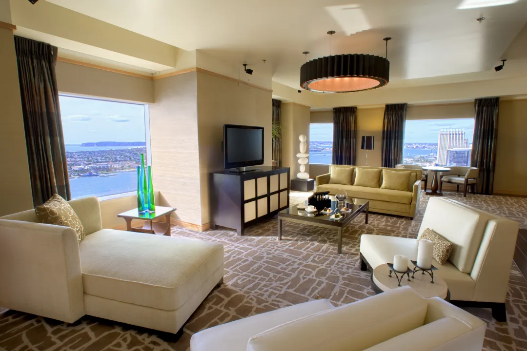 HiltonBayfront-Pres_suite_lvng.jpg