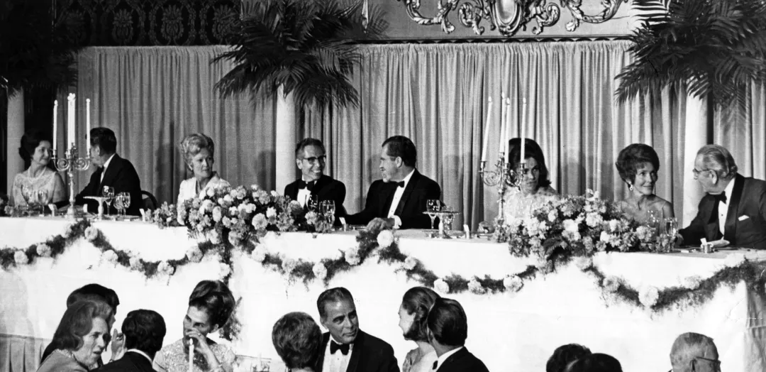 HotelDel-President-NixonatTable.jpg