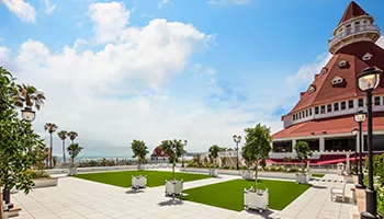 OutdoorVenues__HotelDelCoronado_Vista-walk.jpg