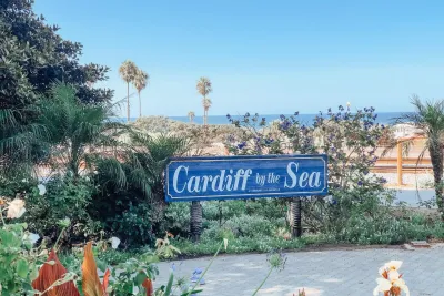 A view of the Cardiff-By-The-Sea sign with the ocean in the background.