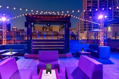Dynamic Rooftop Meeting Venues
