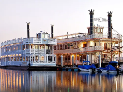Sternwheelers of Evans  Hotels