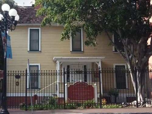 The Davis-Horton House