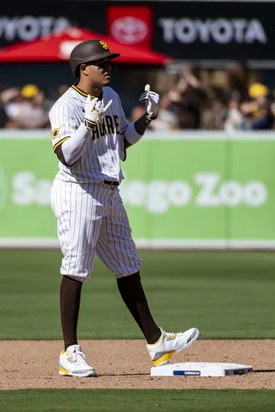 Trent Grisham of the San Diego Padres make a catch in center field... News Photo - Getty Images